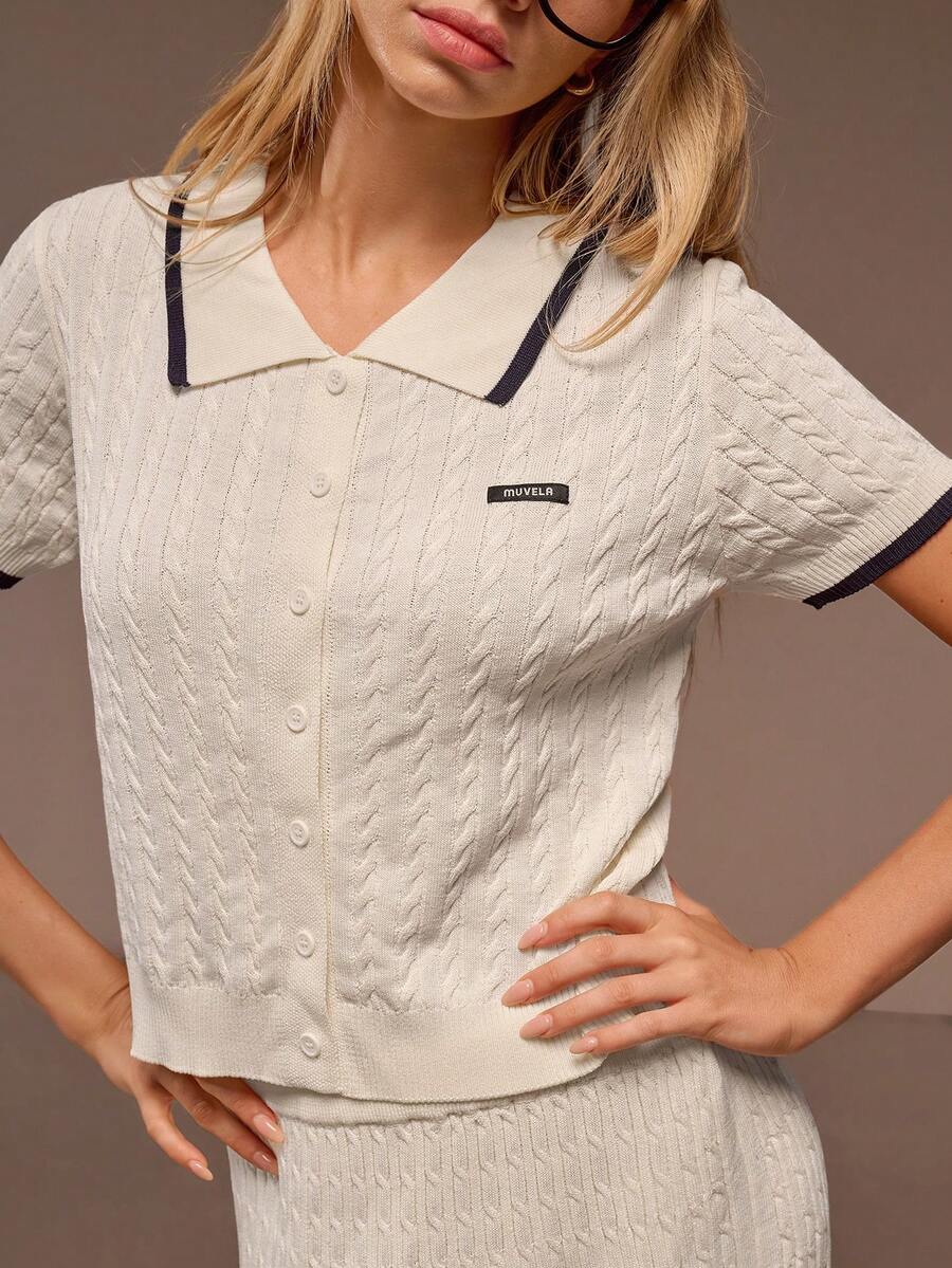 Muvela 春夏新款白色撞色滚边 Polo 领前开襟针织衫，采用纹理针织面料，饰以字母图案，尽显复古学院风、优雅嘉年华派对风、甜美都市通勤办公风。 - 杏色 - 查看 1