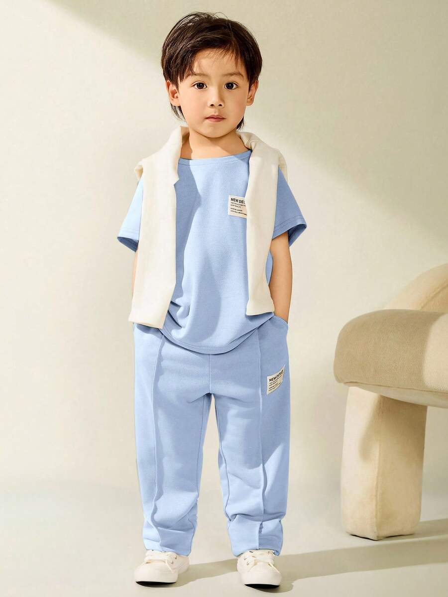 SHEIN 男童休闲百搭短袖上衣和裤子两件套,适合外出、上学、日常聚会、春夏穿着。 - 淺藍色 - 查看 1
