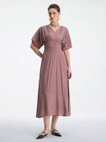 Aalyst Damklänning med V-ringning och rynkad design, passar för semester, pendling, vår-/sommarkläder - Blåröd - Visa 5