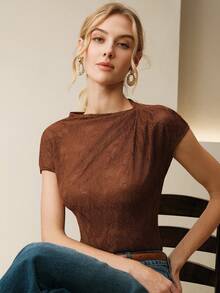 Anewsta 舒适假日高贵优雅奢华精致镂空蕾丝腰果花休闲通勤设计感法式高端褶裥肩部修身透视性感短袖打底衫，春夏款 - 棕色 - 查看 7