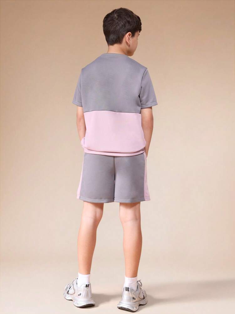 Zestaw dla chłopców: koszulka z krótkim rękawem i szorty w blokach kolorów, nadruk Brooklyn Text, okrągły dekolt, letni, swobodny strój