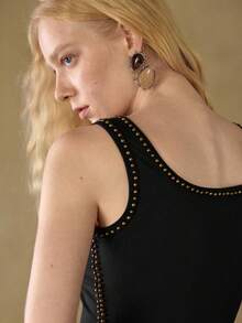 MOTF STUDIO ÁO TANK TOP DÁNG NGẮN, THỜI TRANG THU ĐÔNG, ĐÍNH ĐINH TÁN DÀNH CHO NỮ - màu đen - Xem 2