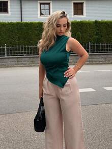 Jeta Ari 女士简约优雅时尚办公室套装 白色无袖褶皱领尖下摆缎面衬衫 - 墨綠色 - 查看 5