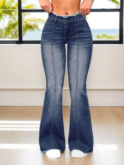 Pantalones vaqueros acampanados para mujer en azul deslavado, con bajos deshilachados y estilo casual vintage