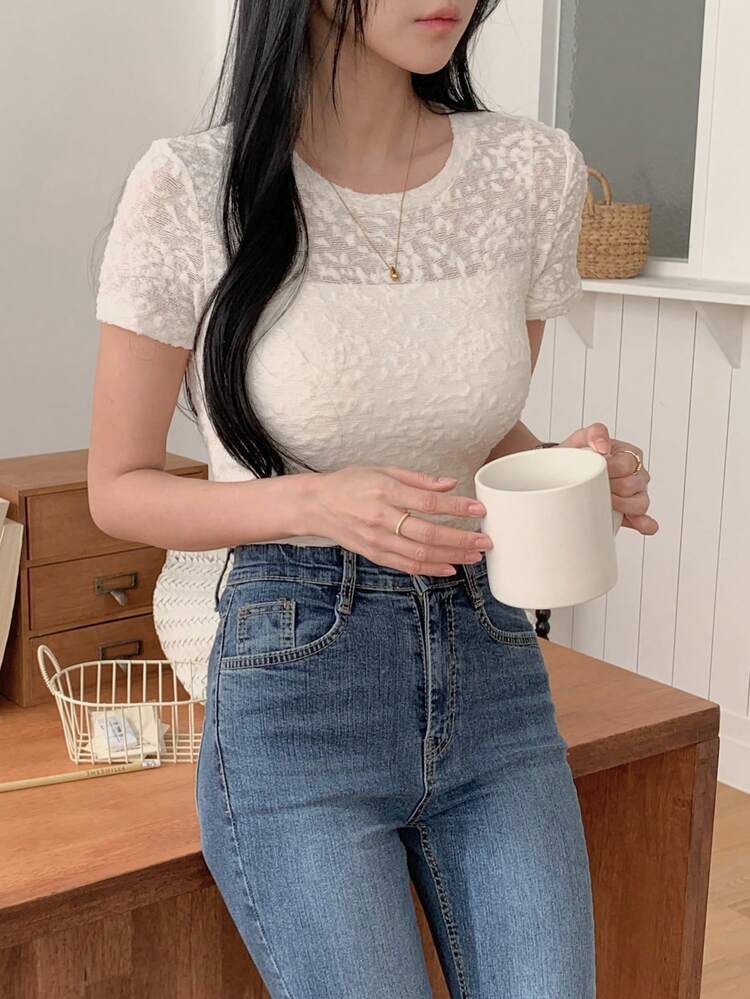 Women's Summer Round Neck Thin Textured Fabric Fitted Short Sleeve Casual T-Shirt, Sexy & Comfortable