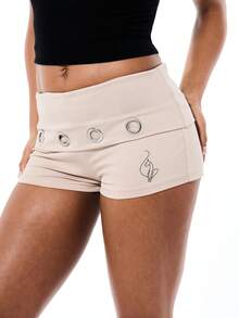 BABYPHAT Quần short cạp cao ôm sát, có khoen kim loại, chi tiết gập cạp, màu be, kiểu dáng quần short ngắn, thích hợp cho mùa hè, lễ hội hoặc các dịp đặc biệt. - Màu be - Xem 6