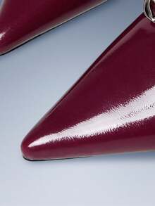 CUCCOO GRLICON 酒红色漆皮尖头后跟镂空金属环扣小猫跟女鞋 - 酒紅色 - 查看 3