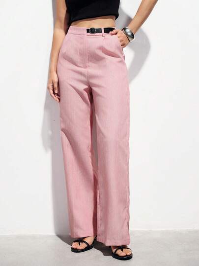 Aveloria Modichic 粉色直筒裤，细条纹，腰带装饰，高腰设计，垂坠面料，休闲风格，都市简约，宽松版型，轻盈透气，修身显瘦，简洁利落，适合春夏穿着，适合办公、日常休闲穿着、周末外出，兼顾舒适与时尚。竹纤维西装裤，腰带装饰，直筒裤型