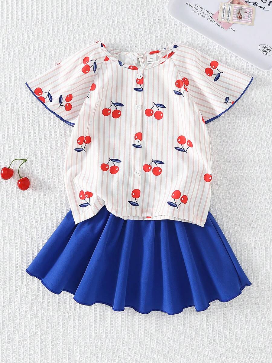 Conjunto de 2 piezas con blusa de manga de pétalo con estampado de cerezas y falda azul para niña joven - Multicolor - Ver 1