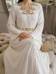 Al Najma 女士优雅亮片刺绣纹理阿拉伯风格连衣裙，秋季 - 杏色 - 查看 1