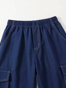 SHEIN Quần cargo ống rộng thoải mái, phối màu tương phản, có túi vá, dành cho bé trai/thiếu niên, thích hợp mặc hàng ngày vào mùa thu và đông. Quần jean đen, quần cargo, quần jean rộng, quần áo bé trai, quần rộng, quần kaki, quần ống rộng. - Màu xanh hải quân - Xem 3
