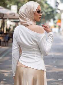 Calvaya Blus Wanita Elegan Warna Polos dengan Bahu Miring dan Pinggang Berkerut, Pakaian Musim Gugur untuk Wanita - Putih - View 2