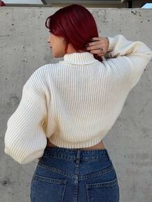 Bearsaez 女士蜜蜂刺绣落肩半高领毛衣、长袖上衣 - 杏色 - 查看 2