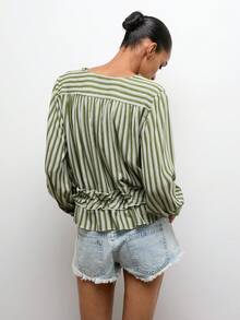 Maija 女士V领长袖条纹荷叶边系带露脐时尚上衣，女士休闲穿搭，最新款上衣，女士上衣和衬衫，女士夏季穿搭，女士流行上衣 - 綠色 - 查看 7