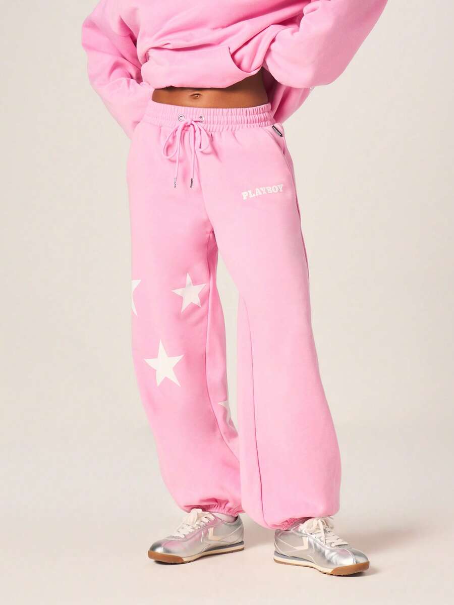 Missguided x Playboy Quần jogger nữ màu hồng in hình ngôi sao, ống rộng, có logo hình thỏ và họa tiết ngôi sao trắng, cạp chun co giãn và dây rút. - Hồng - Xem 1