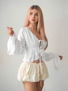 Sweetina 女士纯色V领系带灯笼袖荷叶边下摆短款上衣 - 白色 - 查看 9