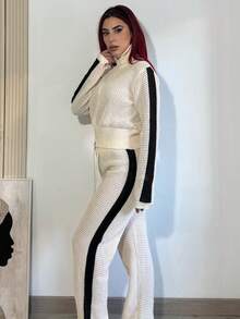 Bearsaez 2 件女式毛衣套装 - 白色长袖开衫上衣，漏斗领和双向拉链，休闲宽松版型；黑白条纹毛衣裤 - 白色 - 查看 3