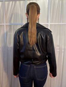 Aless PB 前拉链系腰带细节机车夹克，女士深秋休闲系腰带、口袋、拉链常规袖领常规版型黑色聚氨酯纯色女士夹克，休闲日常穿着 - 黑色 - 查看 2