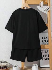SHEIN Tween Boy Casual Street Style Big Letter Graphic Pullover T-Shirt And Solid Color Shorts 2-Piece Set Summer Outfits Y2k Vacation Tendencias Ss26 Goth Gothic Streetwear Sumwon Burgundy Holiday Vintage Boho Festival Gras Party Cute Birthday Boys Modest Casual Cozy - Multicolor - View 5