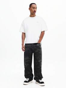 SUMWON Camiseta masculina branca de manga curta com gola redonda e pequeno logotipo no peito. Modelagem clássica e regular, ideal para o verão. - Branco - Ver 3