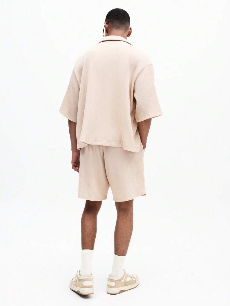 Set coordinato estivo da uomo composto da camicia beige in velluto a coste a maniche corte e pantaloncini, con bottoni davanti, outfit casual