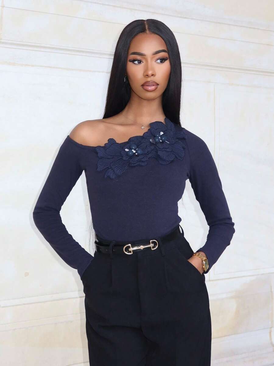 Mima John 女士优雅 3D 花卉刺绣和串珠修身不对称肩斜针织 T 恤上衣，亲肤节日、外出、度假 - 藏蓝色 - 查看 1