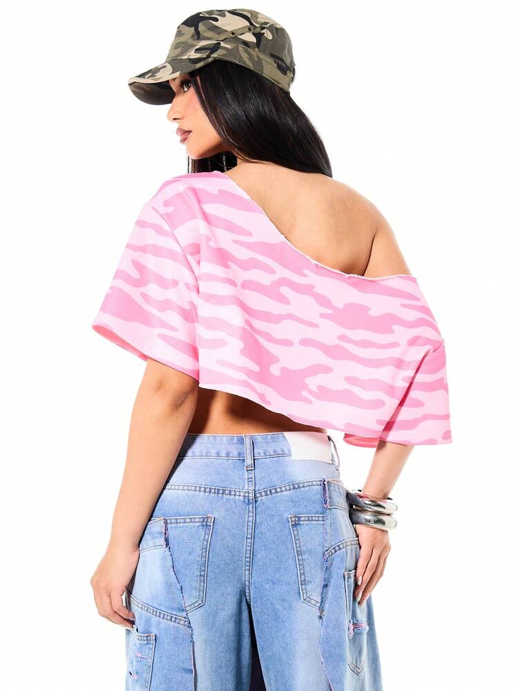 SUMWON WOMEN ピンクカモオフショルダーラインストーンクロップトップ