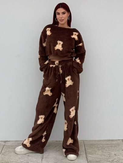 Bearsaez 女款卡通熊图案抓绒斜肩卫衣和裤子套装，秋冬