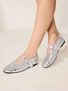 CUCCOO CHICEST Zapatos planos de mujer con puntera redonda, cómodos, tipo Mary Jane, con patrón láser vintage simple, para primavera, vacaciones de primavera, Pascua y Navidad - Plateado - Ver 4
