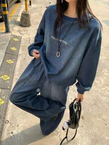 Bộ đồ nữ kiểu Hàn Quốc gồm áo và quần jean ống rộng cổ tròn, chất liệu denim bạc màu. - Màu xanh lam - Xem 6