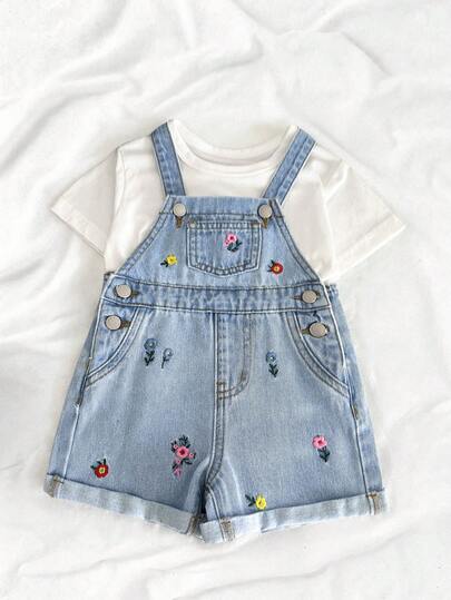 LMoss Kids Calção de bebê menina em jeans azul com bordado floral e barra franzida.