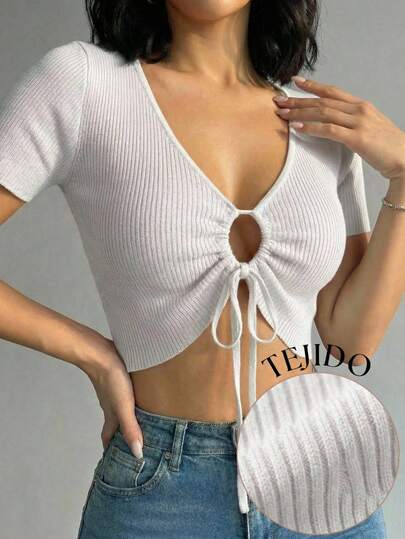 Top tejido de punto acanalado dama mujer diseño crop con escote profundo y detalles ajustables ideal para outfits modernos juveniles y frescos