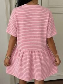 SHEIN EZwear 女款夏季休閒條紋針織寬鬆娃娃裙 學院風粉色短袖洋裝 女裝套裝 - 粉色 - 查看 2