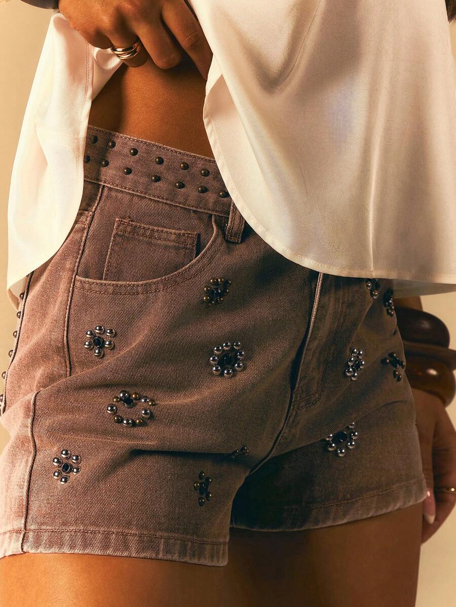 Athîral Denim 女士休闲牛仔短裤，带串珠装饰和斜插口袋 - 彩色 - 查看 1