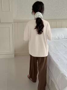 Dazy Kids 少女圆领印花短袖T恤+长裤家居服套装，春夏款 - 卡其色 - 查看 3