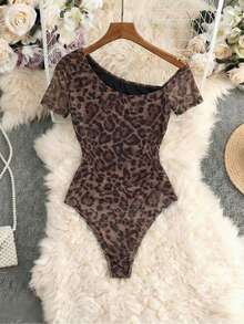 Franclia Spring/Summer Leopard Print Ruched Waist Sexy Slit Romper With Mesh Panel, Asymmetric Shoulder Design, Suitable For Beach Vacation - Multicolor - View 2