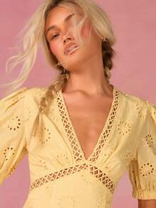 Athîral 女士休闲度假V领刺绣长裙，春夏款 - 鵝黃色 - 查看 5