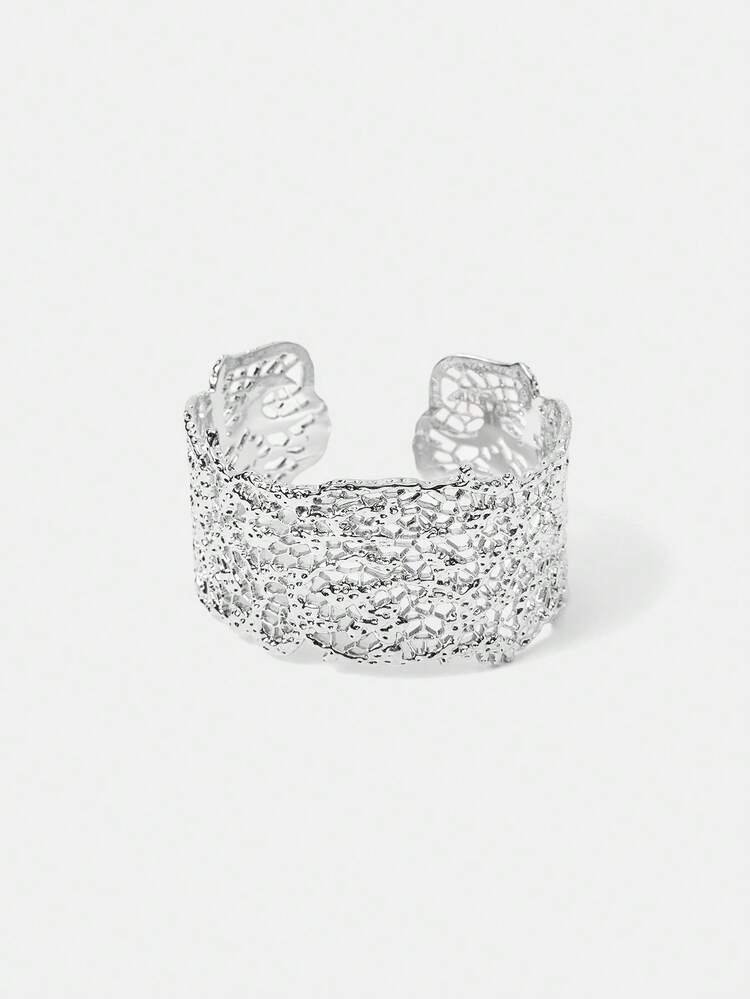 PLATINUM FLOWER PATTERN HOLLOW BRACELET