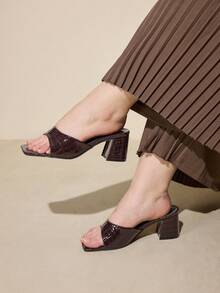 CUCCOO CURVES Sandal Kasual Wanita Ukuran Besar dengan Lebar yang Luas, Cocok untuk Aktivitas Luar Ruangan, Liburan, dan Pemakaian Sehari-hari di Musim Panas - Coffee Brown - View 4