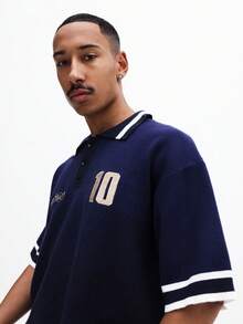 SUMWON 男士宽松落肩针织海军蓝 Polo 衫，饰有白色撞色滚边和数字 10 印花，休闲纽扣上衣 - 藍色 - 查看 6