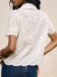 Poéselle 女士花卉刺绣短泡泡袖单排扣休闲衬衫 - 白色 - 查看 3