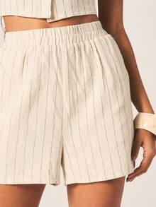 MISSGUIDED Beige, kritstrecksrandig, kort skjorta med knappar framtill och shorts med hög midja i två delar – sommarset med koordinatsystem - Beige - Visa 2