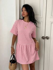 SHEIN EZwear 女款夏季休閒條紋針織寬鬆娃娃裙 學院風粉色短袖洋裝 女裝套裝 - 粉色 - 查看 5