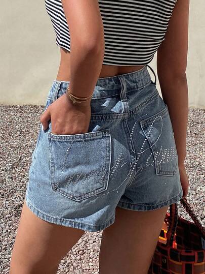DAZY Shorts vaqueros casuales de talle regular con letras de strass para mujer