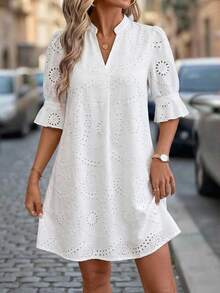 Editum Vestido casual suelto de mujer con cuello con muesca, manga media, dobladillo con volantes y bordado de ojal, elegante para uso diario, vacaciones, viajes, primavera/verano 100% algodón, blanco puro, bordado tejido, corte suelto, mangas cortas, elegante estilo callejero de todos los días, elegante estilo de ropa de trabajo, atuendo de oficina, vestido de primavera y verano de vacaciones de mujer, vestido blanco con manga, vestido blanco de ojal, vestido blanco casual, vestido blanco bohemio, vestido blanco de algodón - Blanco - Ver 13