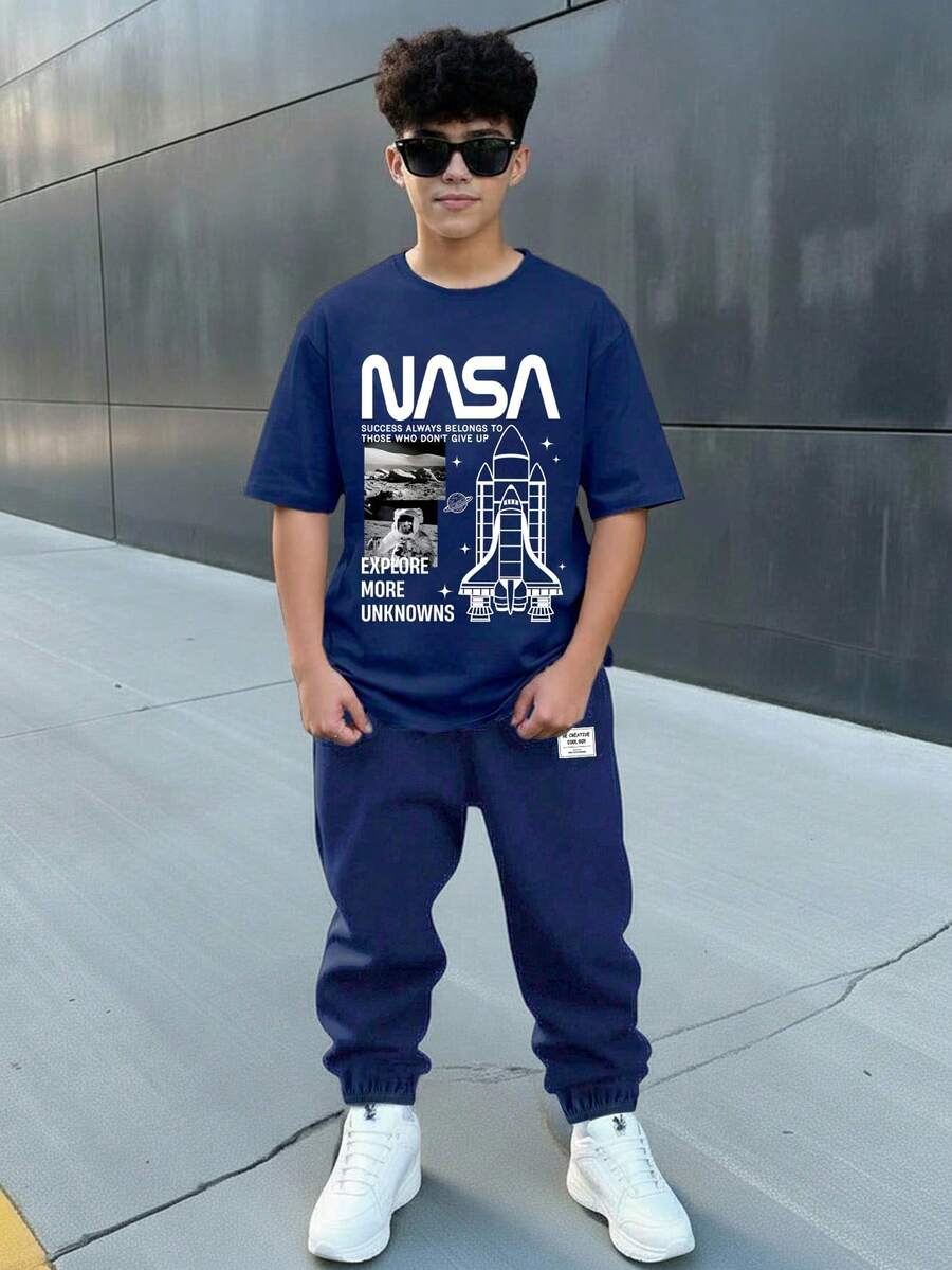 SHEIN 青少年男孩海軍藍太空人T恤與長褲套裝,Y2K休閒極簡運動風寬鬆短袖圓領套裝,適合夏季、上學、日常穿著 - 白色 - 查看 1