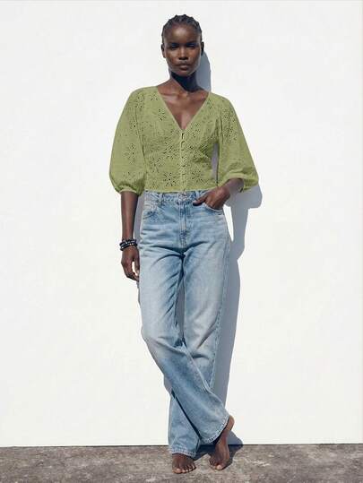 Maija Camisa casual de playa con cuello en V y botones delanteros, de tela bordada y calada, con mangas farol, ajustada, adecuada para verano, Día de San Patricio, Pascua, fiestas de verano, vacaciones de verano, graduación, uso casual para mujeres