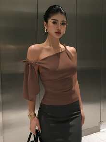 DAZY Asymmetrical Shoulder Tie Fitted Cropped Women T-Shirt - Brown - View 3