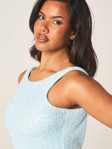 MISSGUIDED 浅蓝色亮片无袖迷你连衣裙，圆领露背设计，适合派对、夏季晚宴、夜店等场合穿着。 - 淺藍色 - 查看 4
