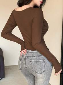 DAZY 女士优雅通勤纯色不对称修身T恤 - 卡其色 - 查看 5